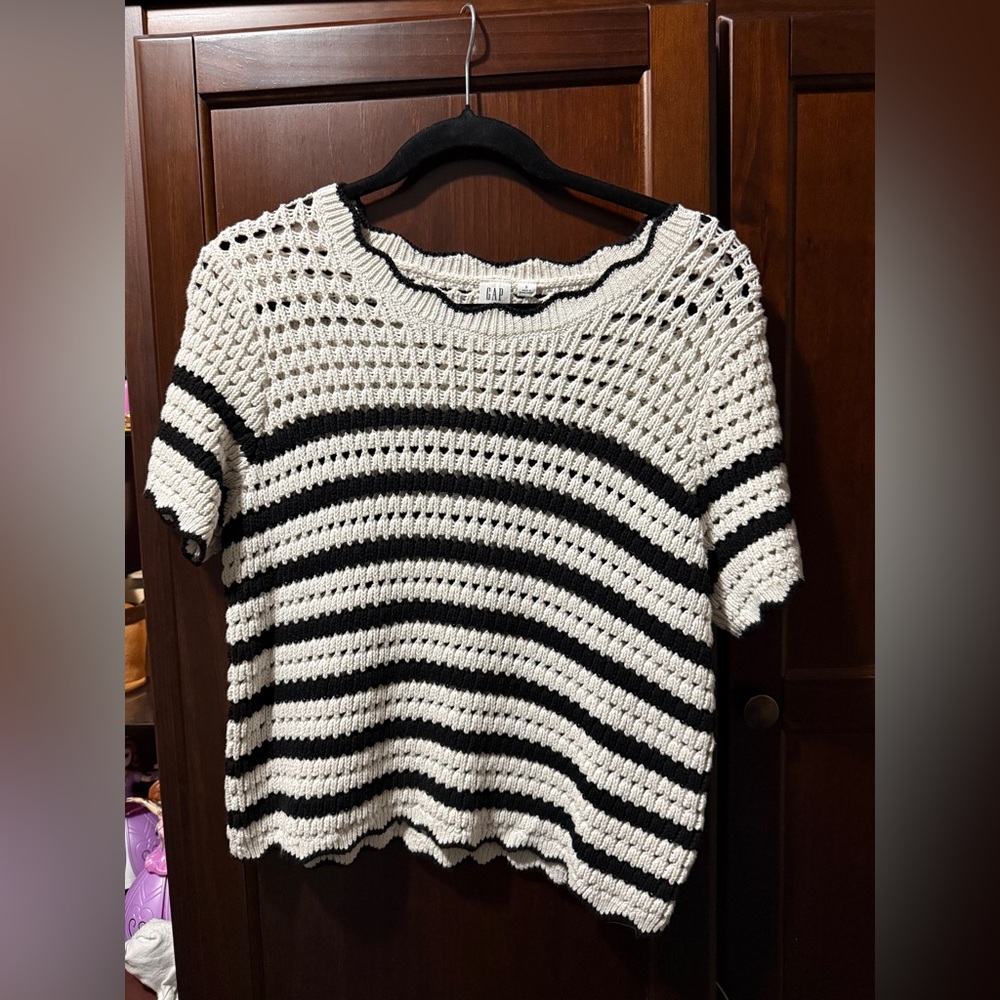 GAP Black and White Knit Sweater